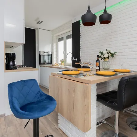 Apartment Totu Azure Wyspianskiego